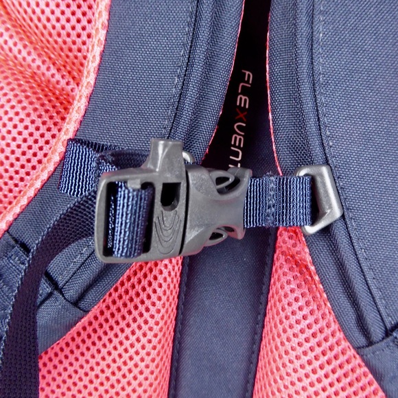 The North Face Vault Women’s Floral Backpack NWT - Picture 4 of 8